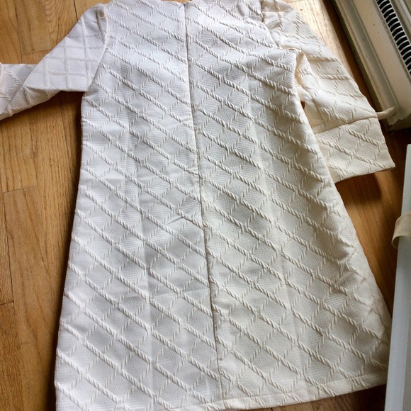 Cream textured shift dress with bow sleeves NWOT - Picture 2 of 2